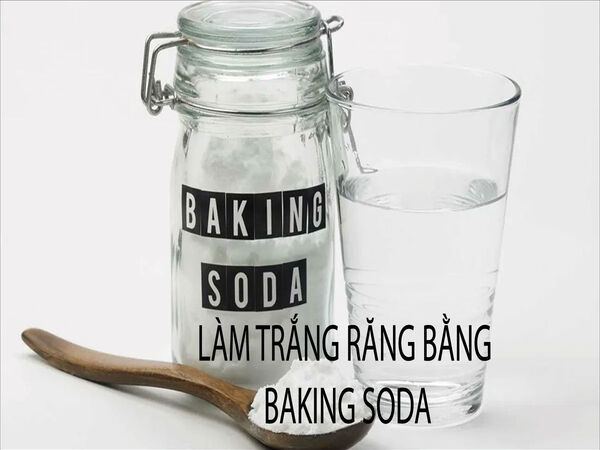 Tẩy trắng răng với baking soda và nước