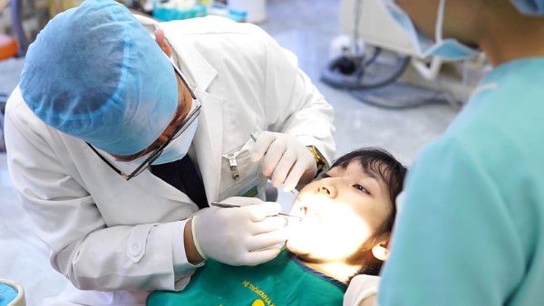 Nha Khoa Sài Gòn - Địa chỉ điều trị răng khôn hàm dưới mọc lệch an toàn