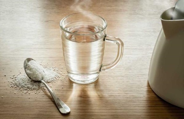 Sử dụng nước muối ấm