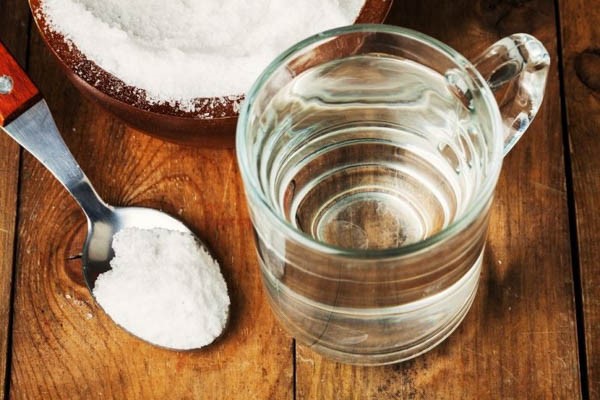 Chữa sâu răng tại nhà bằng nước muối
