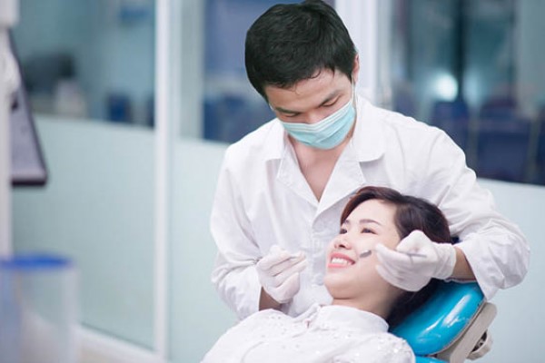 Đến nha khoa thay vì tìm cách làm cho răng sâu tự rụng