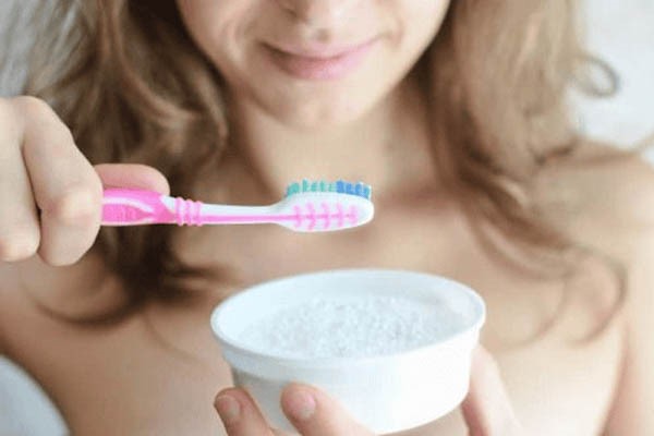 Đánh răng bằng muối có tốt không?