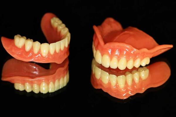 Sử dụng hàm tháo lắp trong trường hợp mất nhiều răng Sử dụng hàm tháo lắp trong trường hợp mất nhiều răng