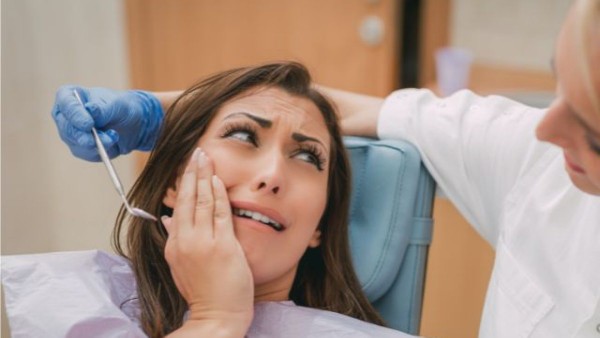 Khi nào cần gặp nha sĩ khẩn cấp khi nhức răng kinh khủng