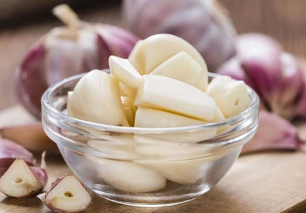 Sử dụng tỏi tươi giảm đau răng hiệu quả tại nhà