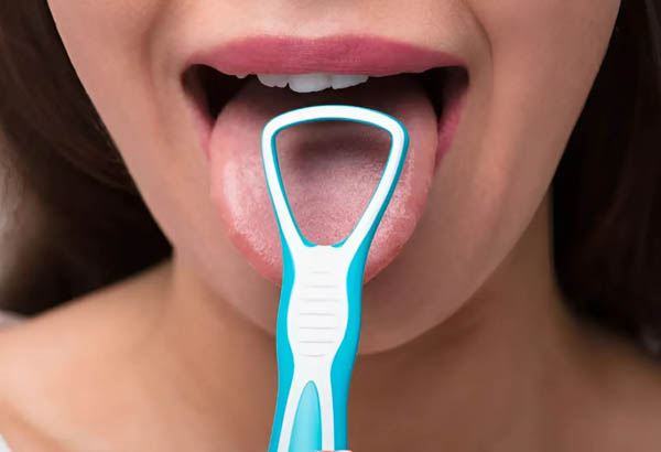 Tầm quan trọng của việc làm sạch lưỡi là gì?