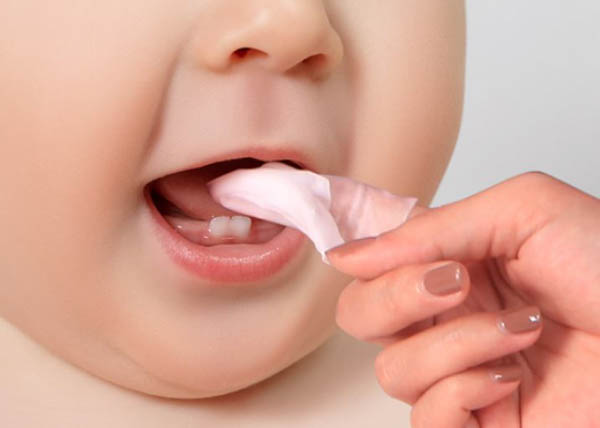 Cách chăm sóc trẻ trong giai đoạn mọc răng hàm