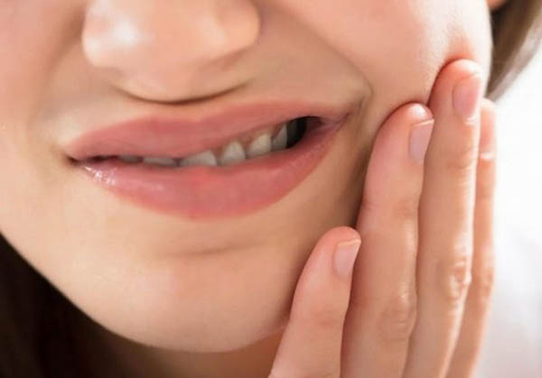 Dấu hiệu và triệu chứng của sái quai hàm là gì?
