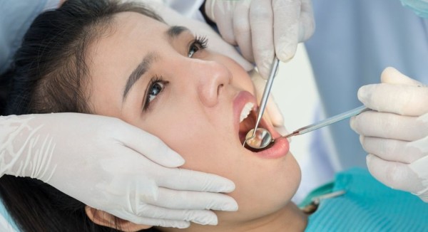 Triệu chứng cần khám bác sĩ khi răng số 8 mọc lệch