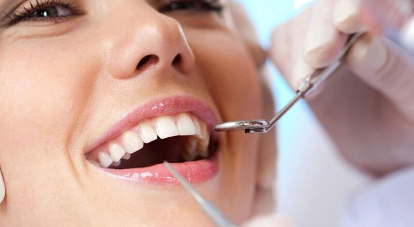 Lấy cao răng định kỳ giúp bảo vệ sức khỏe răng miệng và mang lại nhiều lợi ích khác