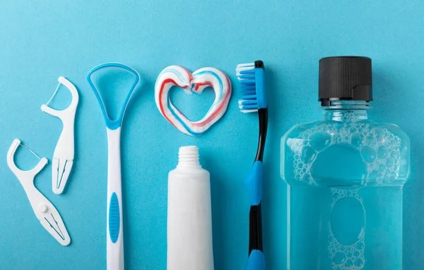 Kết hợp với các dụng cụ vệ sinh răng bổ trợ giúp răng sạch hơn