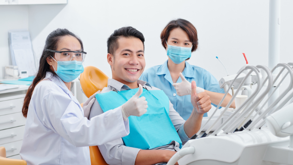 Lựa chọn nha khoa uy tín để phòng tránh tình trạng ê buốt khi tẩy trắng răng