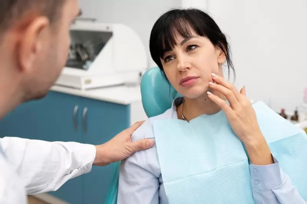 Tham khảo lời khuyên từ chuyên gia nha khoa cách giảm đau sau cấy ghép implant