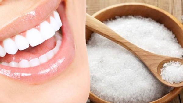 Cách tẩy trắng răng ố vàng bằng muối