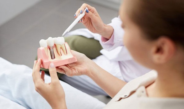 Các yếu tố ảnh hưởng tới việc chọn khi nào thì trồng răng implant
