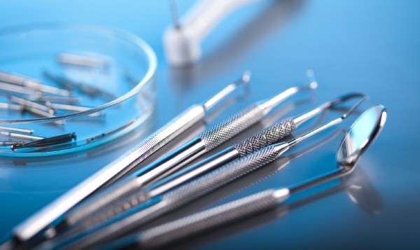  Dụng cụ nha khoa là các thiết bị được dùng để hỗ trợ nha sĩ trong quá trình điều trị