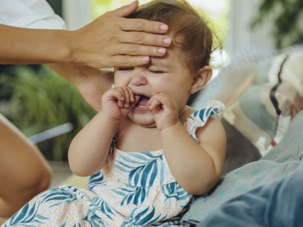 Các câu hỏi thường gặp về “sốt mọc răng có sốt liên tục không”