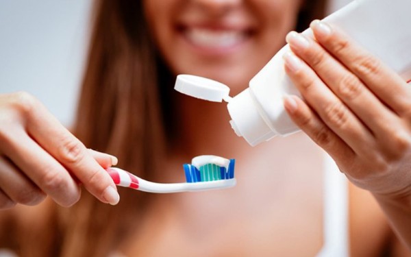 Lưu ý quan trọng về chăm sóc răng miệng khi đang cho con bú