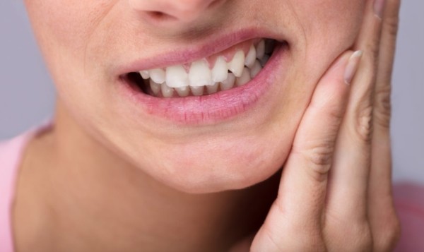Tình trạng đau nhức kéo dài sau khi nhổ răng
