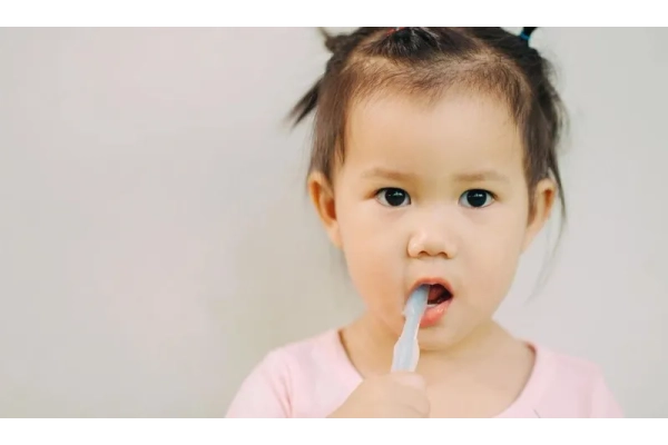 Phòng ngừa nấm miệng tái phát hiệu quả bằng cách chăm sóc răng miệng đúng cách cho bé