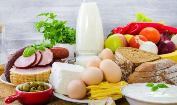 Điều chỉnh chế độ ăn uống hợp lý cho trẻ để phòng ngừa sâu răng