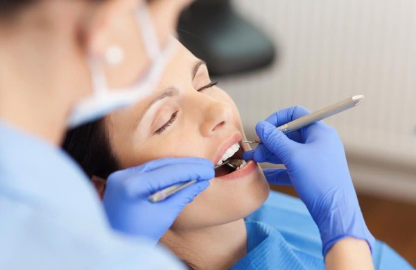 Đến phòng khám là một cách trị lưỡi trắng ở người lớn nặng kéo dài 