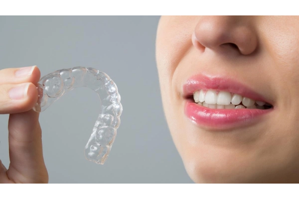 Hướng dẫn vệ sinh và bảo quản hàm duy trì đúng cách từ chuyên gia Hướng dẫn vệ sinh và bảo quản hàm duy trì đúng cách từ chuyên gia