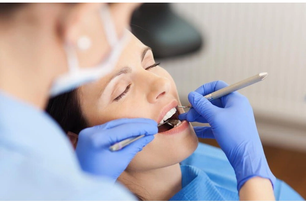 Khi nào cần đi khám nha sĩ ngay lập tức?