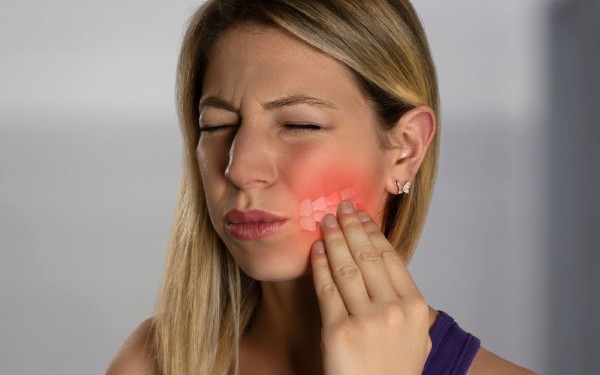 Các dấu hiệu cho thấy cần nhổ răng hàm trên trong cùng bị sâu
