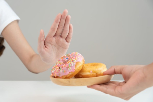 Hạn chế đồ ngọt và thực phẩm có đường