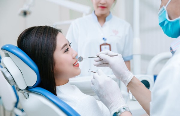 Thăm khám định kỳ để phát hiện sớm tình trạng sâu răng đen