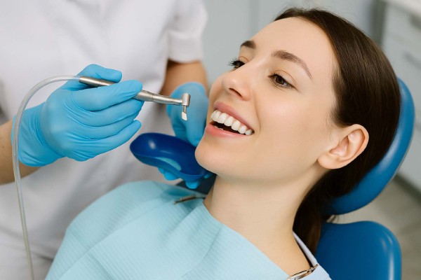 Thăm khám tại Nha Khoa Sài Gòn khi gặp tình trạng sâu răng đen