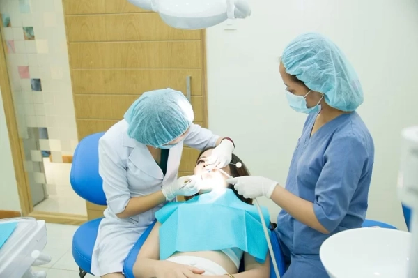 Quy trình trám răng cửa bị sâu tại Nha Khoa Sài Gòn
