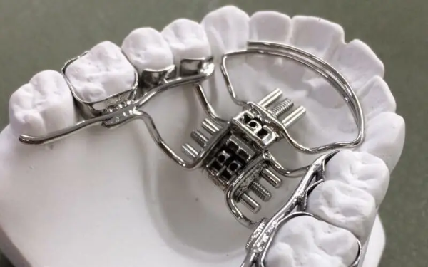 Nong hàm cố định