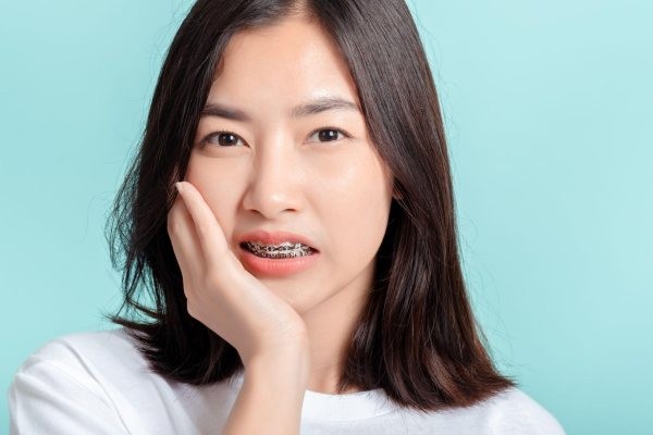 Niềng răng móm có thể có cảm giác đau