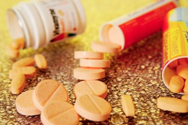 Ngậm viên C sủi chữa hóc xương cá Ngậm viên C sủi chữa hóc xương cá