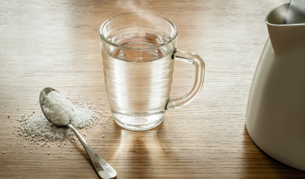 Đau răng ngậm gì giảm đau tức thì? Phương pháp giảm đau hiệu quả 1 Đau răng ngậm gì – Ngậm nước muối ấm