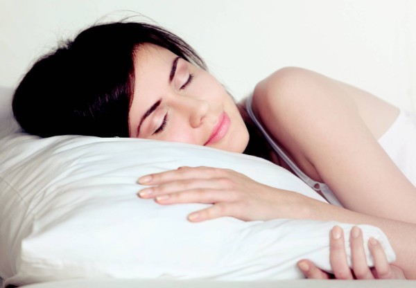 7+ Cách trị nhức răng ban đêm tại nhà hiệu quả tức thì 3 Kê cao gối khi ngủ là một cách trị nhức răng ban đêm đơn giản nhưng hiệu quả