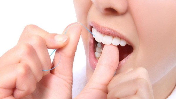 7+ Cách trị nhức răng ban đêm tại nhà hiệu quả tức thì 9 Vệ sinh lại răng miệng bằng chỉ nha khoa
