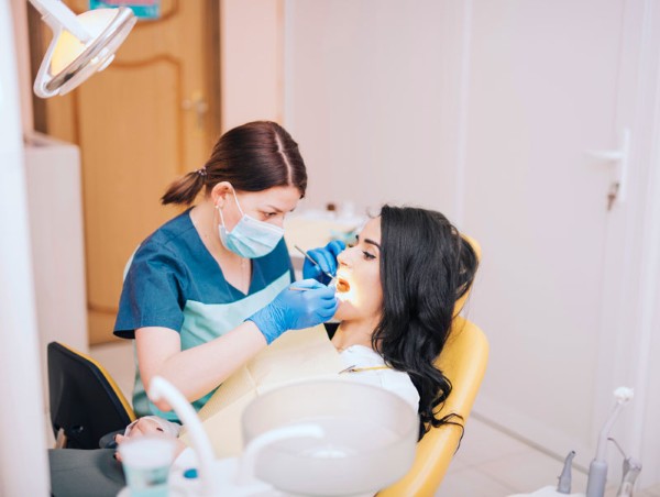 8 Cách chữa viêm nha chu răng tại nhà hiệu quả & dễ làm 11 Một số triệu chứng viêm nha chu cần điều trị tại nha khoa