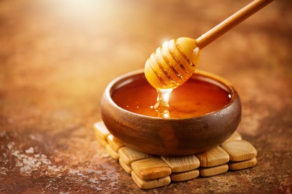 8 Cách chữa viêm nha chu răng tại nhà hiệu quả & dễ làm 5 Dùng mật ong nguyên chất giúp chống viêm nướu