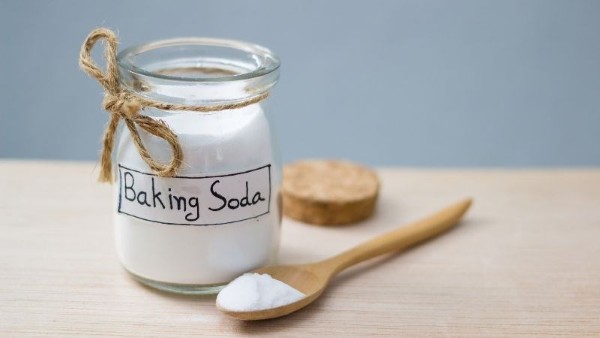8 Cách chữa viêm nha chu răng tại nhà hiệu quả & dễ làm 8 Cách chữa viêm nha chu răng tại nhà với Baking soda giảm mảng bám và giúp làm sạch răng