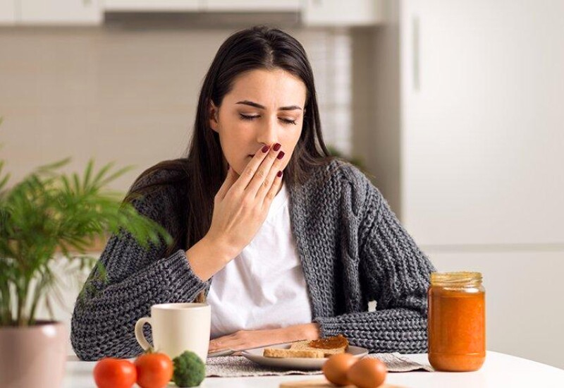Răng bị vỡ dọc: Nguyên nhân, dấu hiệu và cách xử lý dứt điểm 2 Răng bị vỡ dọc có thể dẫn đến tình trạng đau nhức khi nhai thức ăn