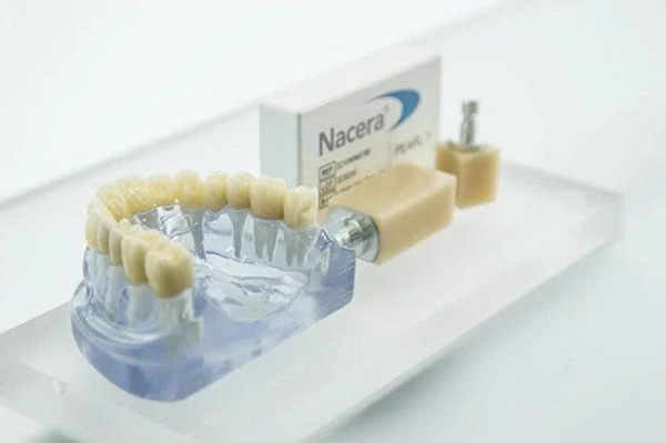 Bọc răng sứ Nacera có tốt không? Giá bao nhiêu tiền? 1 Răng sứ Nacera là gì?